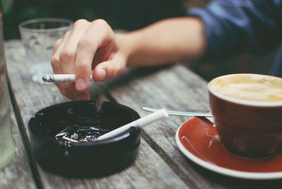 Курение натощак с кофе