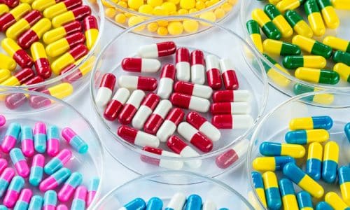 В большинстве случаев медики назначают препараты в таблетированной форме для устранения воспалительного процесса в мочевом пузыре