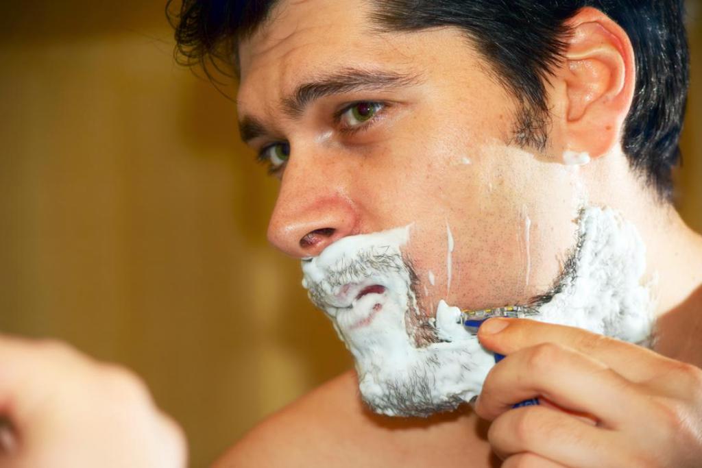 Неосторожное бритье - причина сикоза