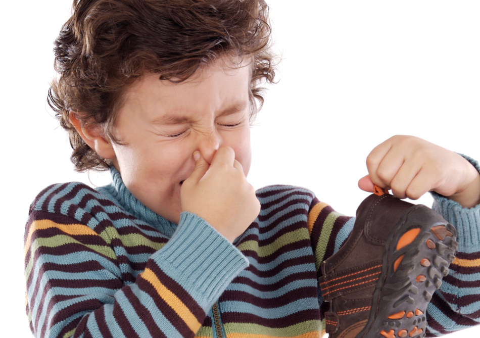 Неприятный запах ног у ребенка
