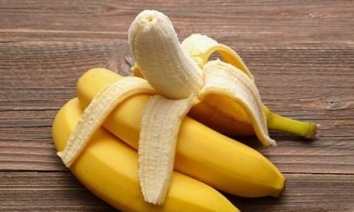 Очень хорошо при диарее помогают бананы, их можно есть по 4-5 штук в день
