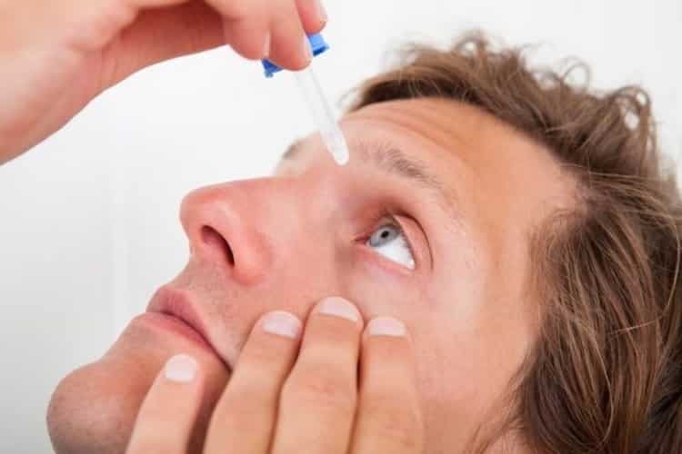Режет глаза: причины, симптомы и лечение народными средствами