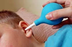 Очищение уха перекисью водорода