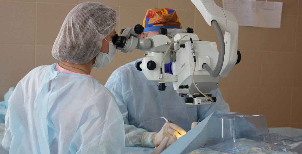 операция по удалению хрусталика глаза