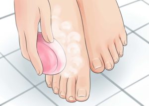 Уход за ногами с использованием мыла