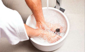 Солевые ванночки для уменьшения отеков ног
