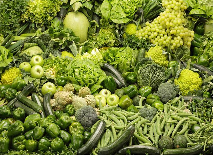 Чем больше в рационе питания овощей, особенно зеленых, тем меньше риск «надорвать» желудок 