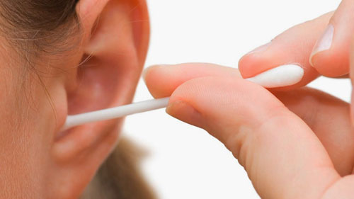 Использование ватных палочек для прогревания уха