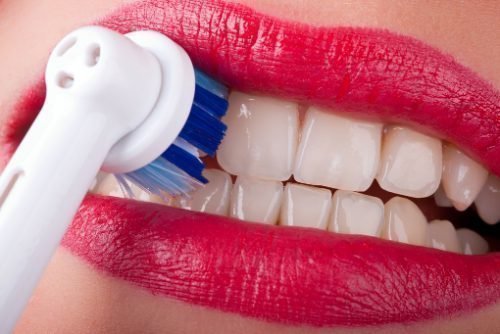 Электрическая зубная щетка для чистки